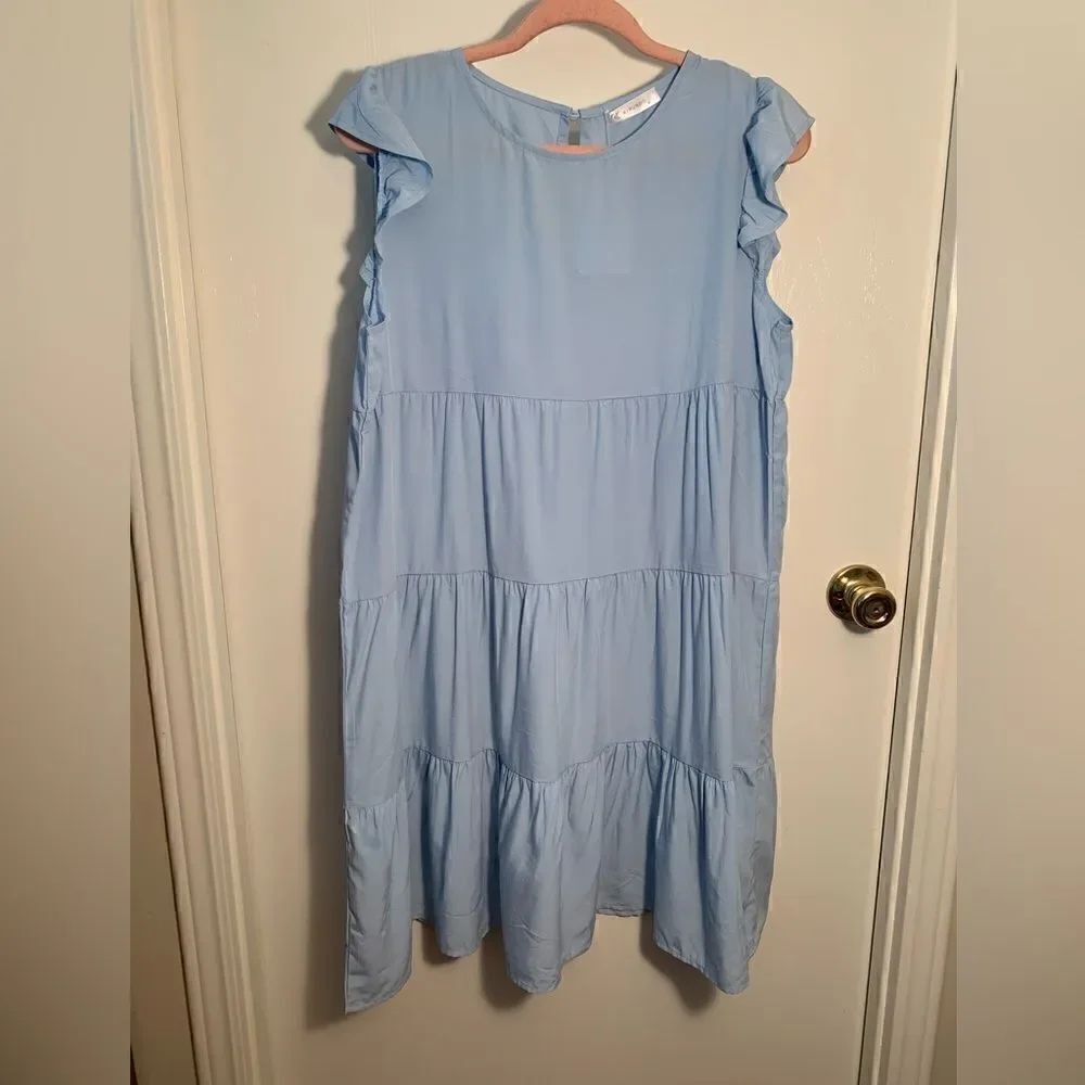 Kirundo NWT light blue tiered midi cap sleeve dress Size Medium